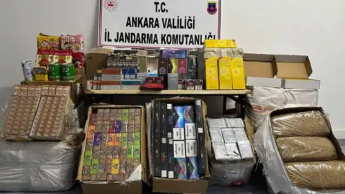 TIR’da kaçak tütün mamulleri ve gıda maddesi ele geçirildi