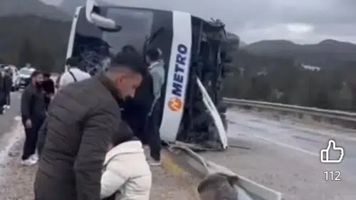 Konya'da feci kaza: Yolcu otobüsü devrildi!