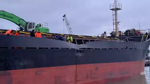 2 kuru yük gemisi çarpıştı