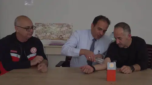 Konya'da fizik öğretmeninin geliştirdiği "damar bulucu" sağlık çalışanlarının işini kolaylaştıracak