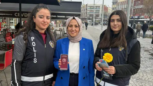 Konya Polisi 8 Mart'ta KADES'i vatandaşlara anlattı