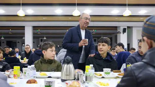 Başkan Kavuş hafızlık öğrencileriyle sahur yaptı