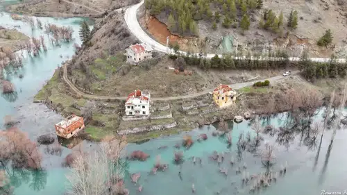 Konya'da o baraj alarm verdi: Taşan su yerleşim alanına ulaştı!