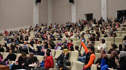 Konya'da miniklerin kahkahası Ramazan akşamlarını ısıttı