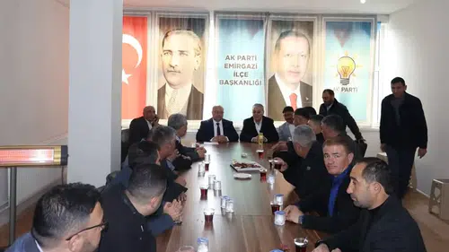 Konyalı ilçe başkanı vatandaşla bayramlaştı