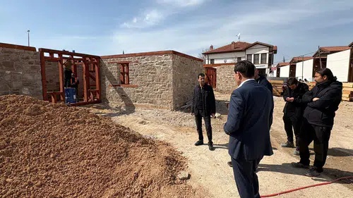 Başkan Kılca, türbe arkası kentsel yenilemede inceleme yaptı