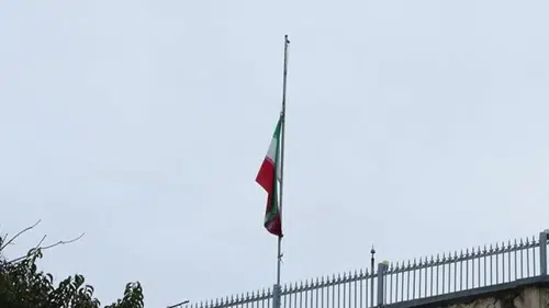 İstanbul'daki İran Başkonsolosluğu'nda bayraklar yarıya indirildi