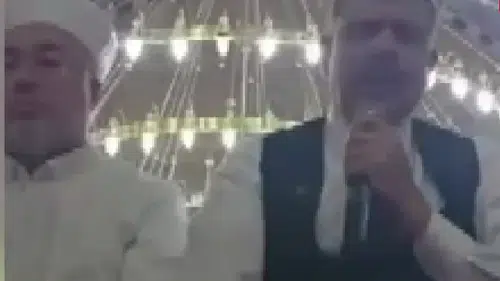 Bakan Çiftçi, teravih namazı sonrası Kur'an-ı Kerim okudu