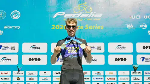 Konya Büyükşehir Belediyesporlu Tarakçı’dan iki kategoride şampiyonluk