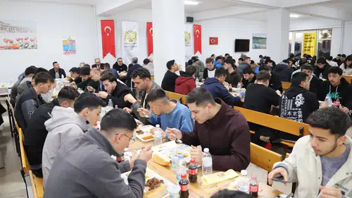 Ilgın’da protokol ve öğrenciler iftar sofrasında buluştu