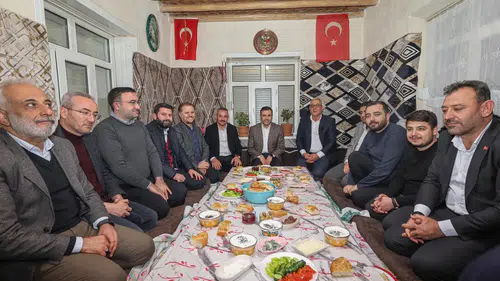 Konya İl Başkanı Özgökçen sahurda vatandaşın evine konuk oldu!