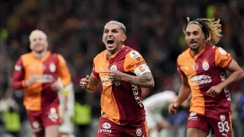 Galatasaray, Alanyaspor'u 3-1 yenerek liderliğini sürdürdü