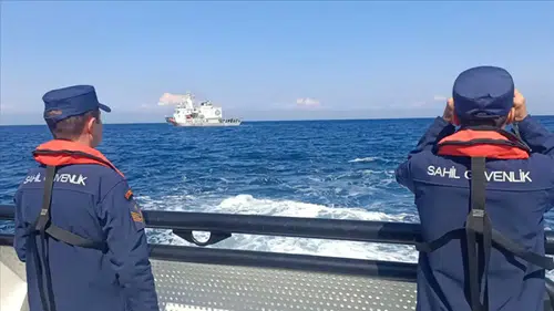 Göçmenleri taşıyan bot battı