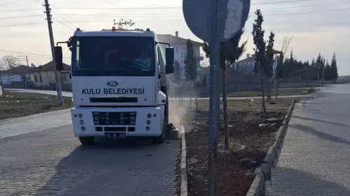 Gece gündüz mesai: Konya'da ekipler yoğun temizlik mesaisinde!