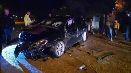 Otomobil takla attı