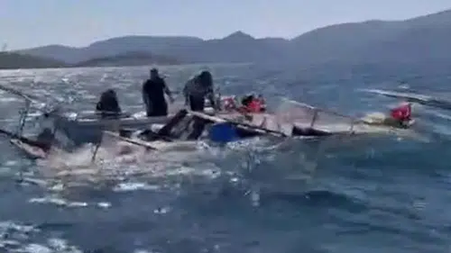 Balıkçı teknesi yarı batık bulundu; 7 kişi kurtarıldı