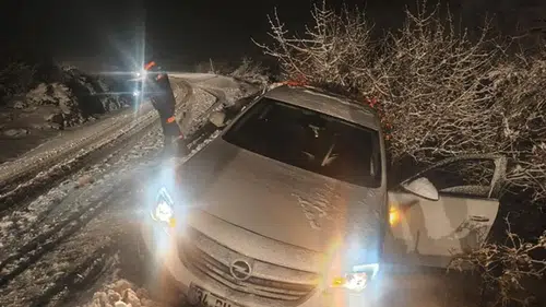 Yoğun kar yüzünden zincirleme kazalar meydana geldi