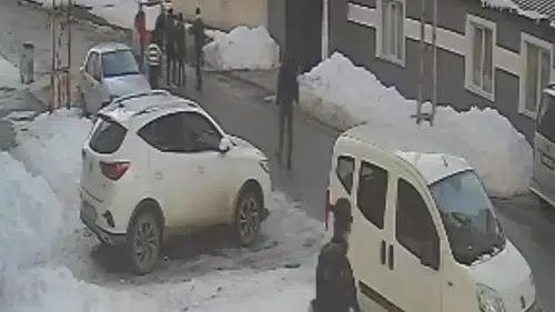 İftara dakikalar kala sokak kavgası: 2 yaralı