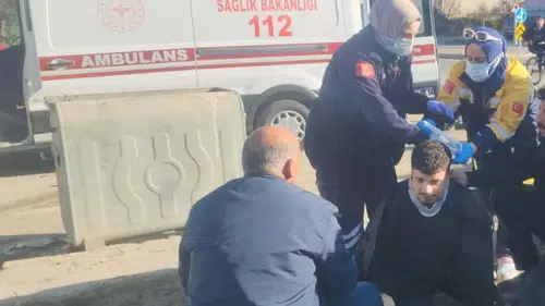 Konya'da öğrenci servisi ile hafif ticari araç çarpıştı: 2 yaralı