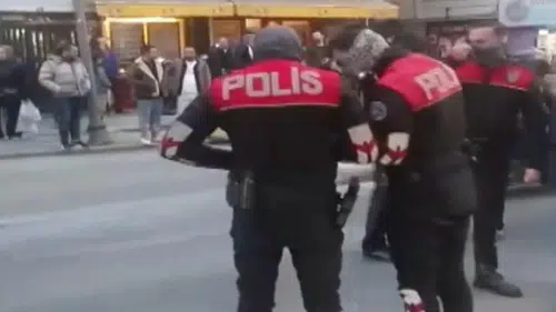 Dönerciye silahlı saldırı; pide kuyruğunda bekleyen kadın yaralandı