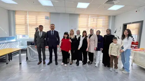 'Bir Bütünün Farklı Parçalarıyız' diyerek umuda dokundular