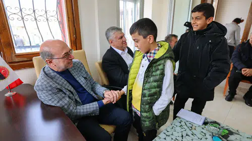 Başkan Pekyatırmacı mahalle mahalle gezdi: Talepleri yerinde dinledi