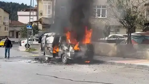 Ticari araç  yandı