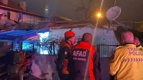 Konya'da korku dolu an: Evin çatısı aniden çöktü