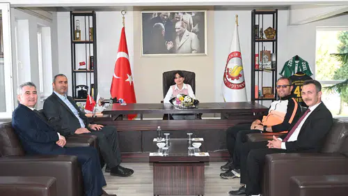 Seydişehir’de 23 Nisan coşkusu: Başkanlık koltuğu minik Gülfem’e emanet