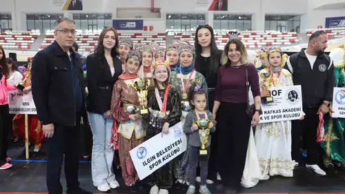 Konya Veledromu’nda halk oyunları coşkusu