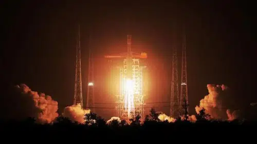 Çin, uzaya yeni internet uyduları gönderdi