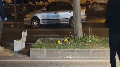 Eşini öldürüp, kızını yaraladı