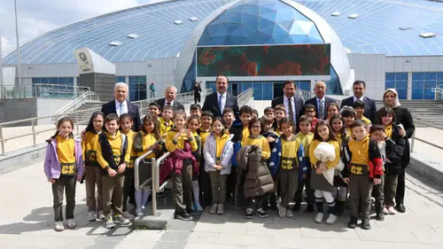 Konya Protokolü Bilim Merkezi’nde öğrencilerle buluştu