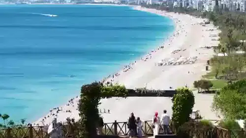 Konyaaltı Sahili'nde yoğunluk