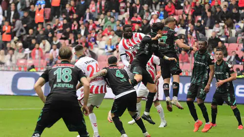 Konyaspor 10 kişi kaldı, Bahadır puanı kurtardı!