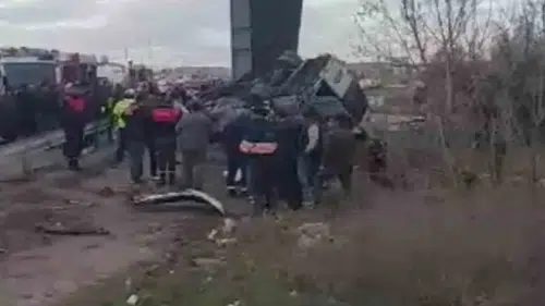 Ankara'da halk otobüsü üst geçide çarptı: 4 ölü