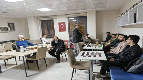 Öğretmen Lütfi Şahin, öğrencilere konferans verdi