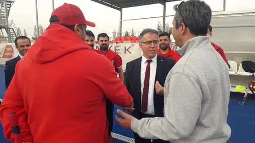Konyalı sporculara kampta moral ziyareti!