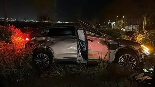 Takla atan otomobil parka savruldu