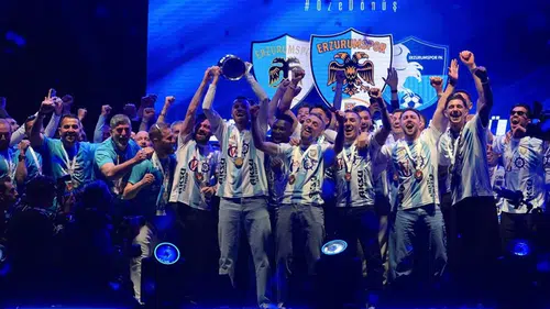 Süper Lig'e yükselen Erzurumspor FK, şampiyonluk kupasını aldı