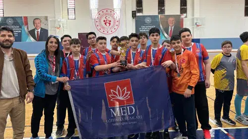 Konya’da Futsal heyecanı sona erdi: Şampiyonlar kupalarını aldı