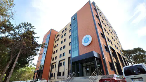 NEÜ Diş Hekimliği Fakültesi uluslararası arenada zirveye yükseldi