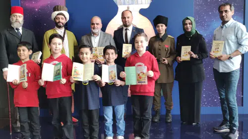 KÜÇÜK YAZARLARDAN BAŞKAN ÇALIŞIR’A ANLAMLI HEDİYE