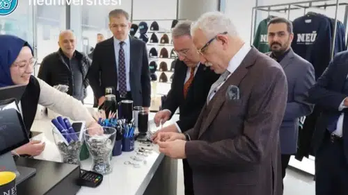 Konya Üniversitesi'nden bir ilk: Artık öğrenciler bu mağazadan giyinecek!