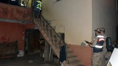 Tartıştığı karısını tabancayla başından vurup, öldürdü