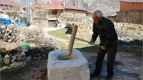 Konya'da asırlık gelenek: Dibek öğütme