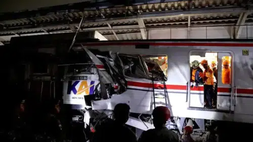 Endonezya'da tren kazası: 14 ölü, 84 yaralı