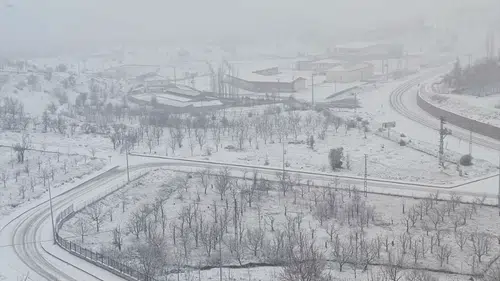 Konya'da yoğun kar nedeniyle yollar kapandı!