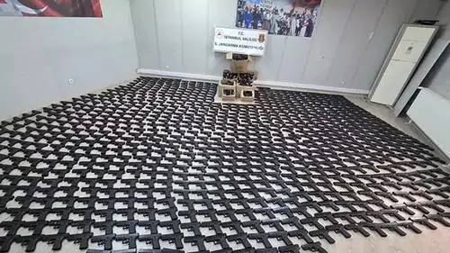 Kamyonette 1021 tabanca ele geçirildi