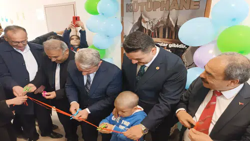 Konya'da gönüllülerin yaptırdığı kütüphane törenle açıldı